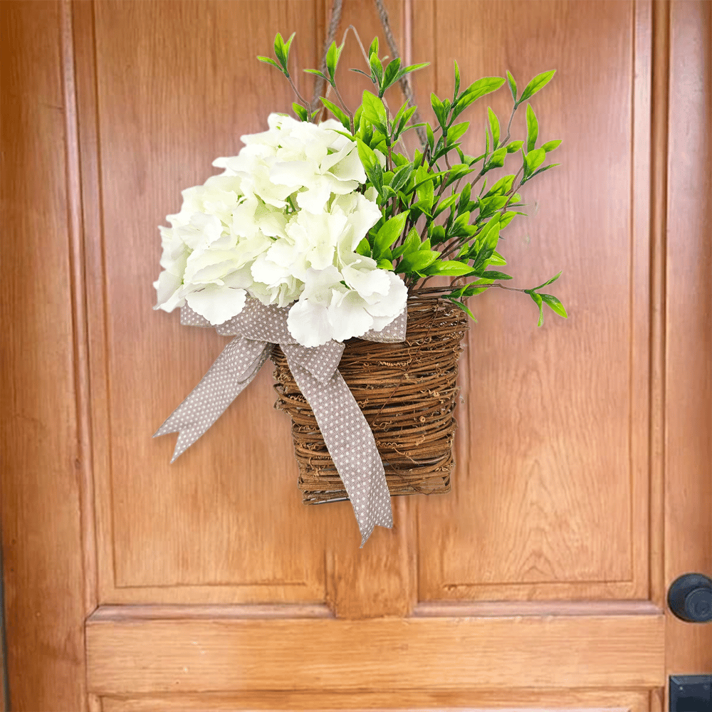 Hortensia Rotan Mand – Crèmekleurige Bloemdeurdecoratie om Op te Hangen