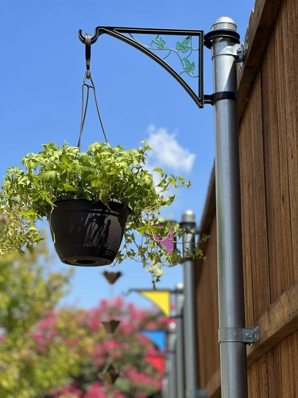 Plantenhanger voor paalfondsen — Gereedschapsloze plantenhouder voor buiten