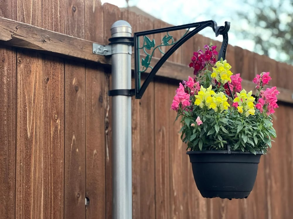 Plantenhanger voor paalfondsen — Gereedschapsloze plantenhouder voor buiten
