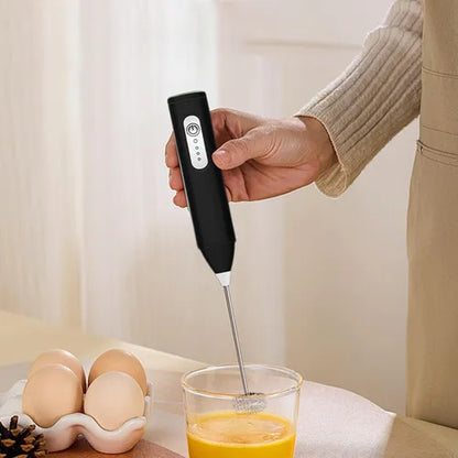 Elektrische melkopschuimer handzaam — voor latte, cappuccino en cacao