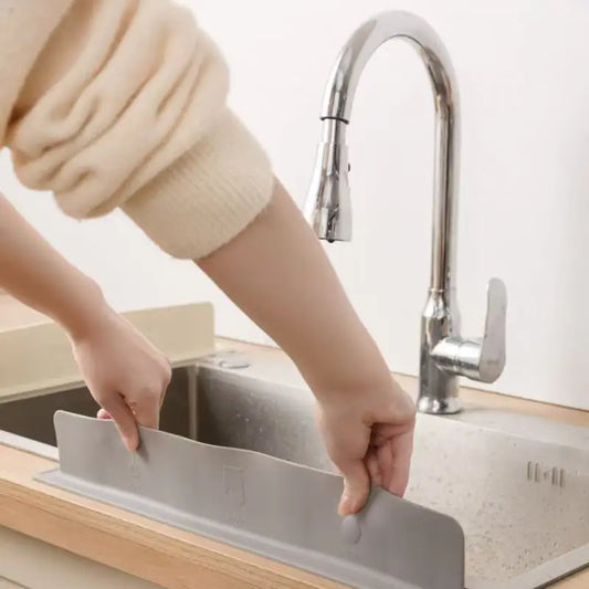 Siliconen spatbescherming voor kranen — houdt kleding en werkoppervlakken droog
