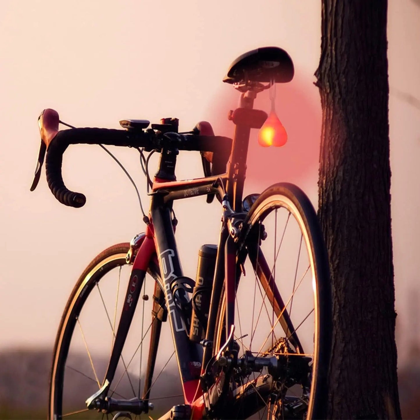 Hartvormig LED Achterlicht – Veilig en Stijlvol Opvallen in het Verkeer