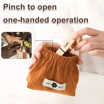 Knijp-open cosmeticatas — praktisch voor lippenstift en accessoires