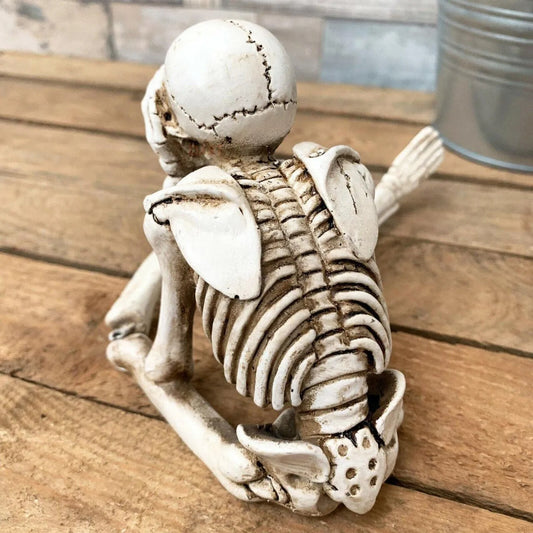 Drie wijze skeletten — openhaarddecoratie voor Halloween