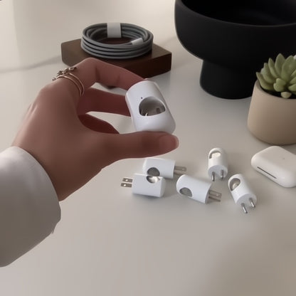 Compact LED nachtlampje in stopcontact met warm licht voor veilige, sfeervolle verlichting in de gang en keuken.